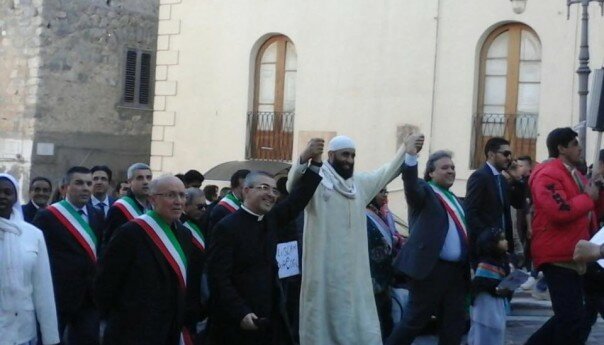 "La marcia del dialogo e della pace" a San Biagio Platani oggi due religioni, un credo.